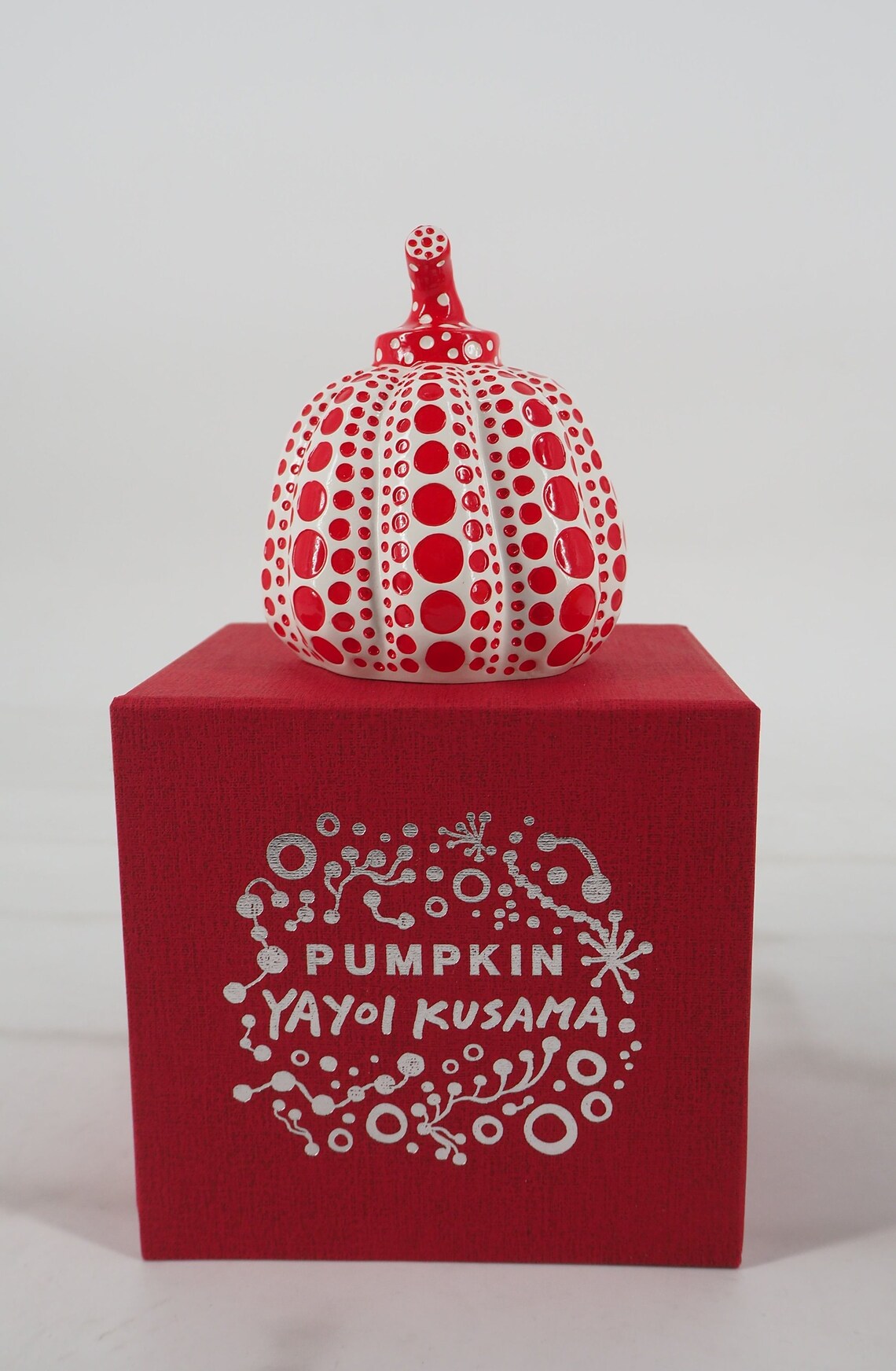 YAYOI KUSAMA (né en 1929)
