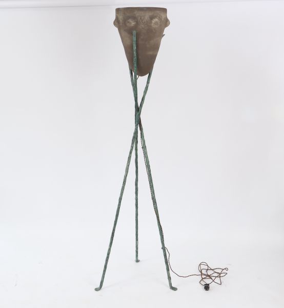 Elisabeth GAROUSTE (née à Paris 1949) et Mattia BONETTI (né à Lugano, Suisse, en 1953) - Lampadaire Tripode 