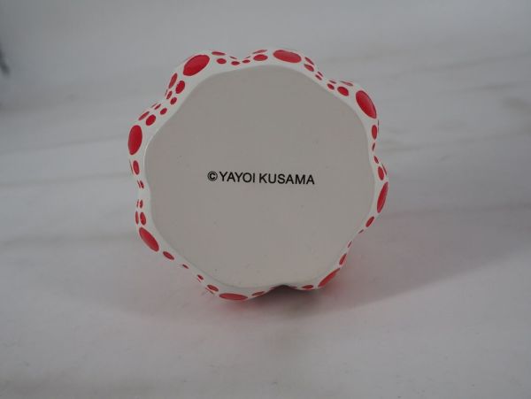YAYOI KUSAMA (né en 1929)