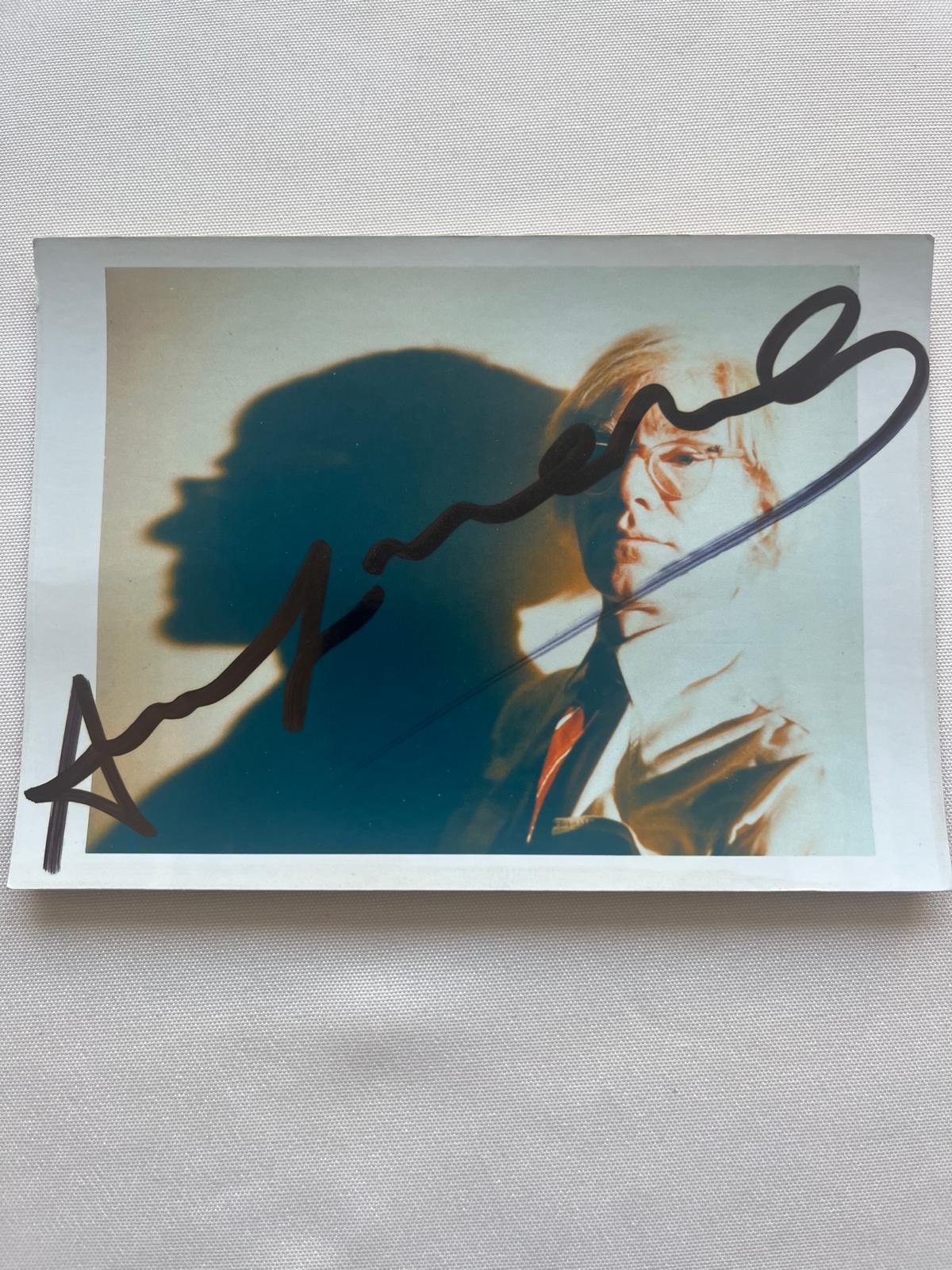 Portrait de l'artiste américain.