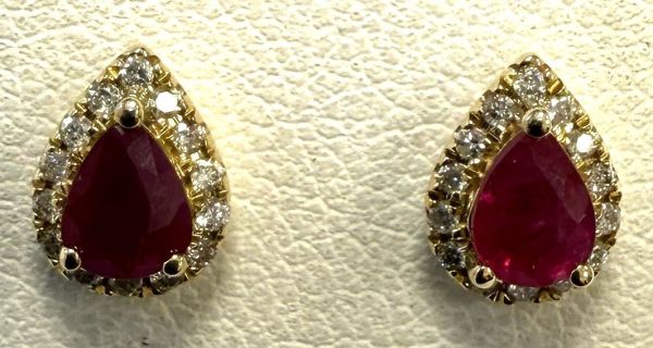 Paire de boutons d'oreilles - Rubis poire