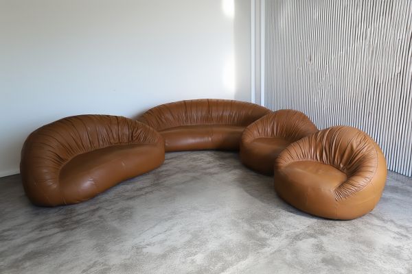 Ensemble Pangolin d'Egg par les designers sud-africains Greg et Roche Dry