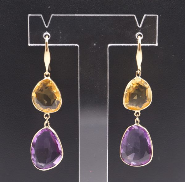 Jolie paire de pendants d'oreilles en or jaune 18K