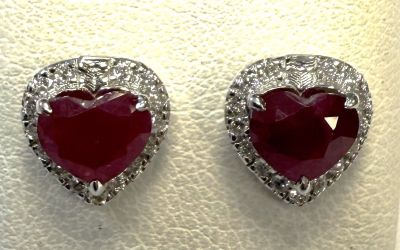 Paire de boutons d'oreilles Rubis coeur