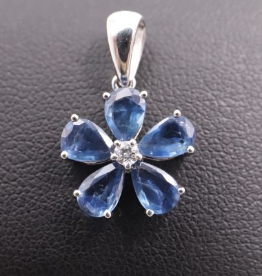 Pendentif Fleur en or blanc 18K