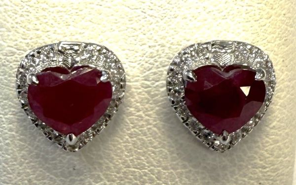 Paire de boutons d'oreilles Rubis coeur