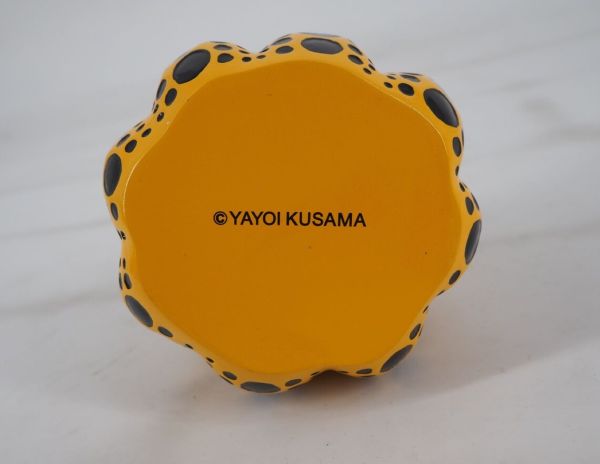 YAYOI KUSAMA (né en 1929)