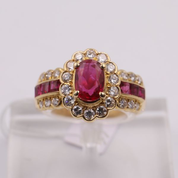 Important bague Marguerite rubis et diamants