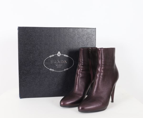 PRADA - Paire de chaussures 