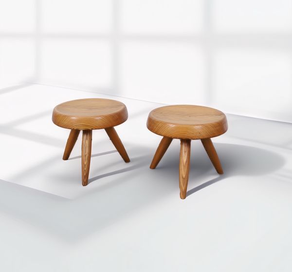 Paire de tabourets dans le goût de Charlotte Perriand (1903-1999)