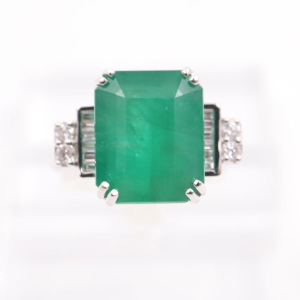 Bague de syle Art Déco en or blanc 18K