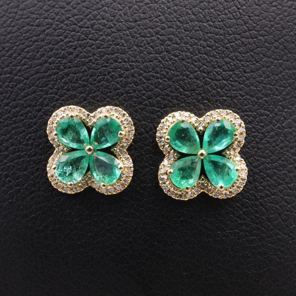 Paire de boutons d'oreilles en or jaune 18K