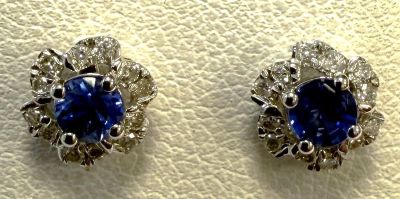 Jolie paire de boutons d'oreilles - Saphir
