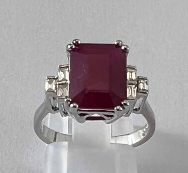 Bague Rubis taille Emeraude