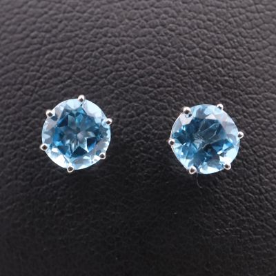 Paire de boutons d'oreilles en or blanc 18k