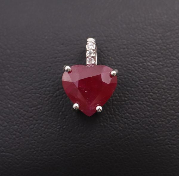 Pendentif en or blanc 18K