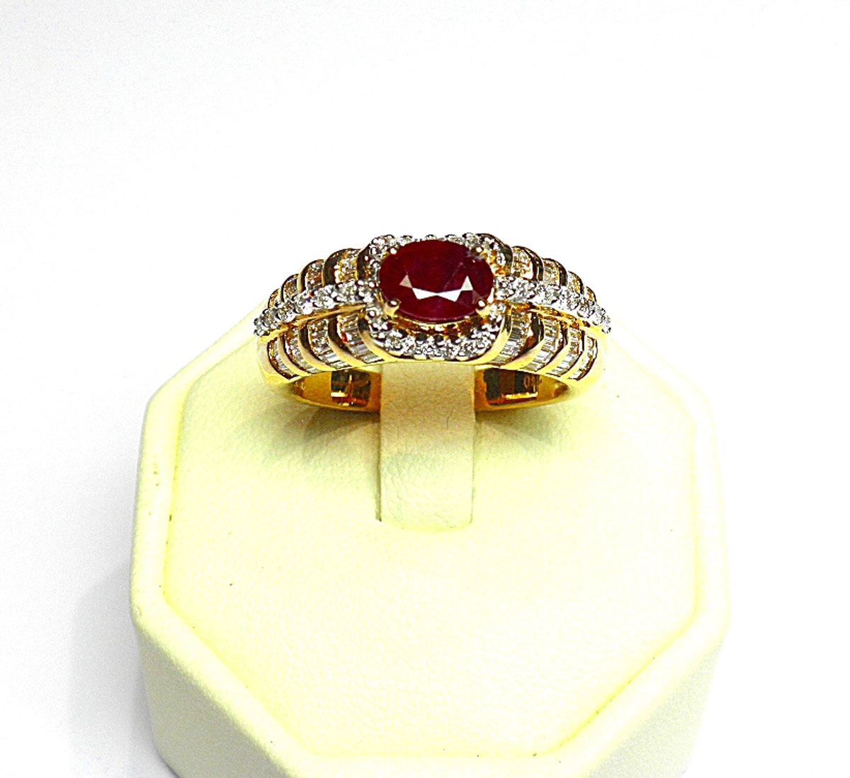 Yellow gold ring set with an oval ruby of good colour weighing 1.10 c. approx. - ring enhanced with baguette and round diamonds for 1 c. approx. - Gold 8.34 g.