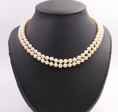 Collier de perles en double rang 