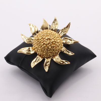 Broche soleil Yves Saint-Laurent