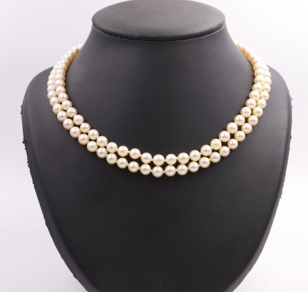 Collier de perles en double rang 