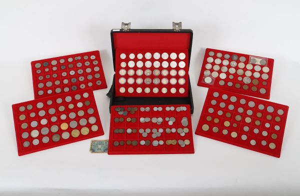 Ensemble de pièces diverses 