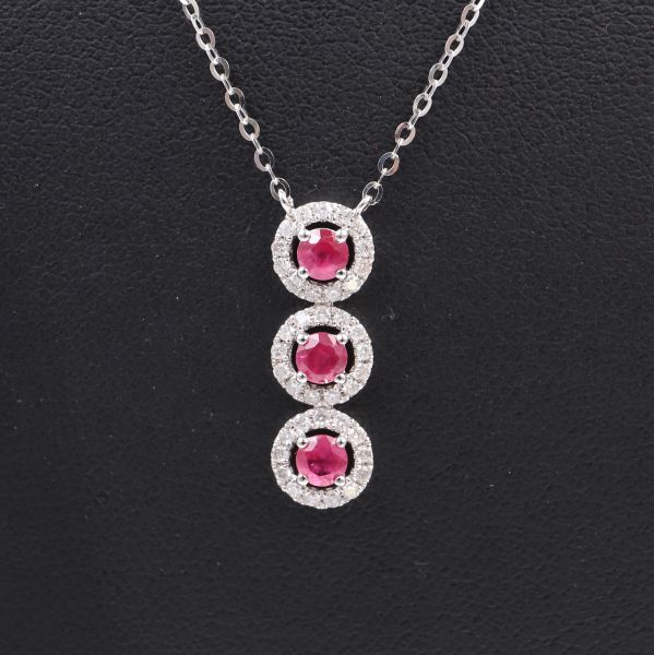 Pendentif Trilogie et sa chaînette en or blanc 18K