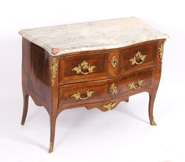Commode d'entre-deux Louis XV - Estampillée de Adrien FLEURY (1721-1774) et de COULON