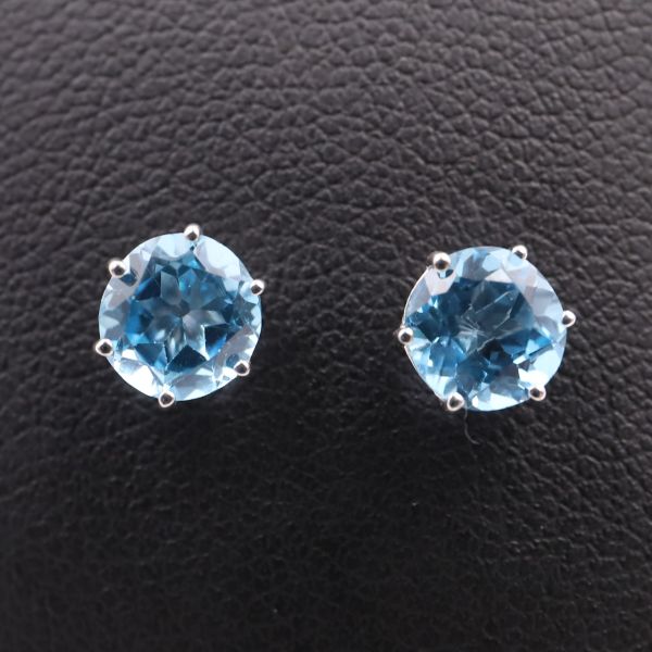 Paire de boutons d'oreilles en or blanc 18k