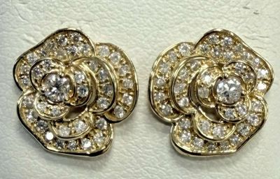 Paire de boutons d'oreilles de style Chanel