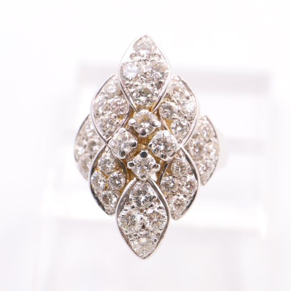 Bague de style Art Déco en or blanc 18K