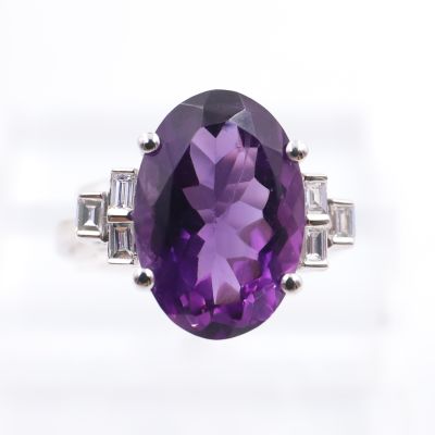 Belle bague de style Art Déco en or blanc 18K