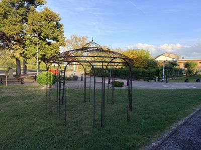 Grande gloriette en fer forgé