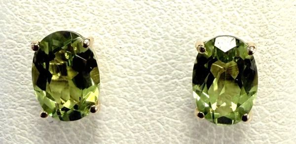Paire de boutons d'oreilles - Péridots