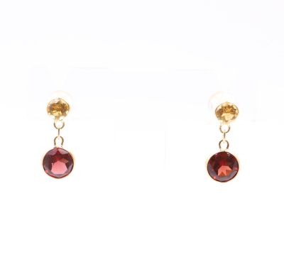 Jolie paire de pendants d'oreilles en or jaune 18K
