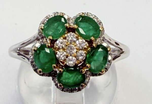 Bague Fleur Emeraudes
