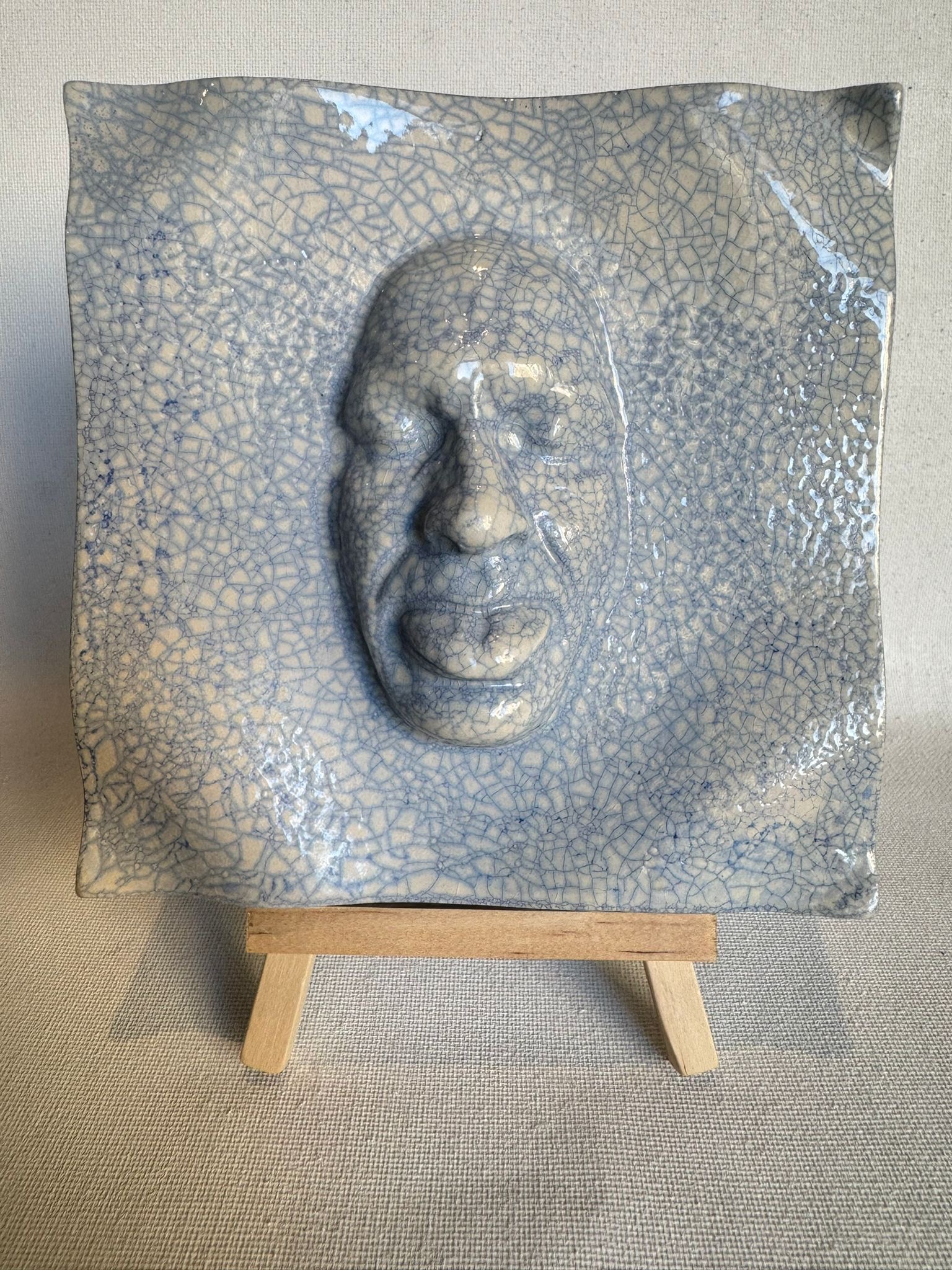 Céramique moquerie craquelée bleue, 2025