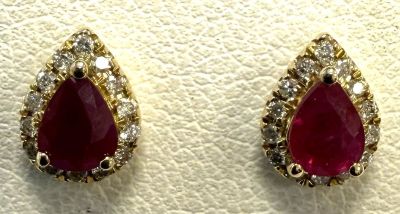 Paire de boutons d'oreilles - Rubis poire