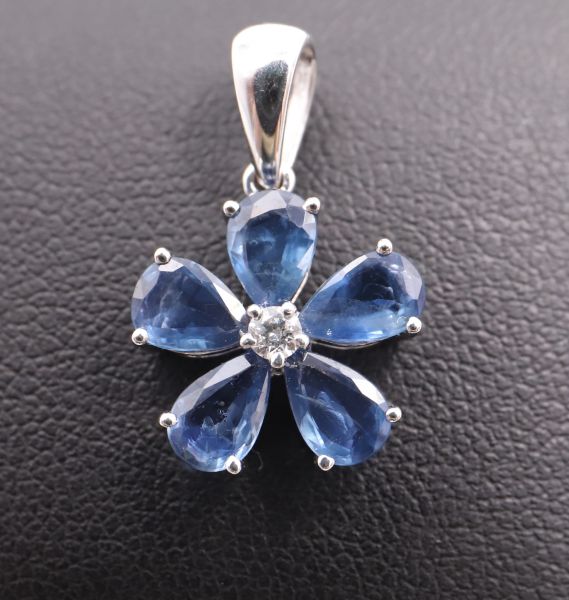 Pendentif Fleur en or blanc 18K
