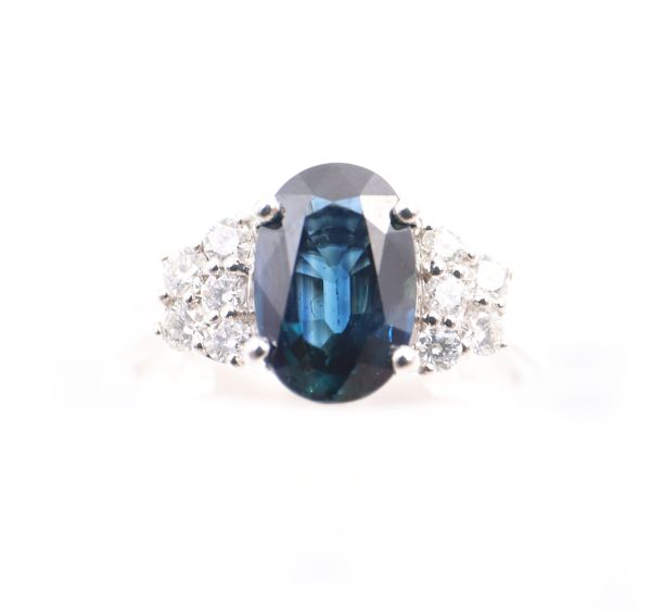 Bague en or blanc 18K