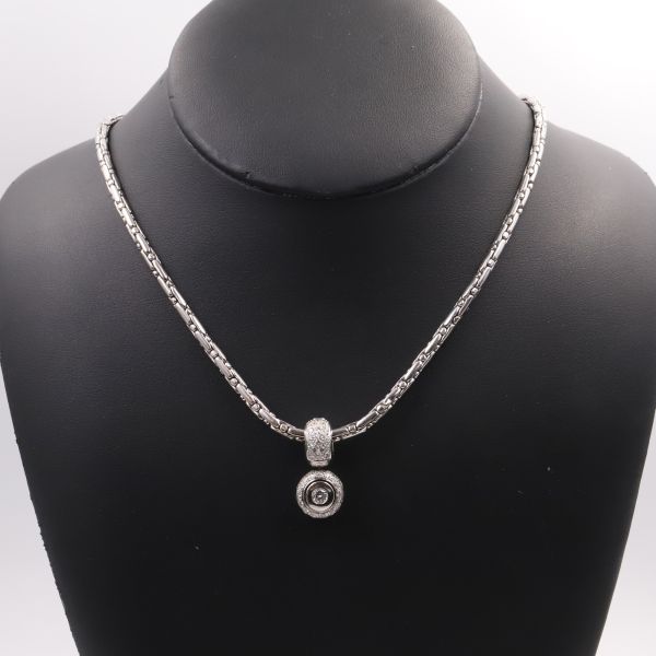 Collier et pendentif or blanc